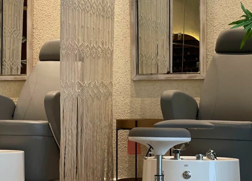 Luxurious pedicure chairs at Nails Oasis | واحة الاظافر, الرياض, منطقة الرياض, SA, featuring serene decor.