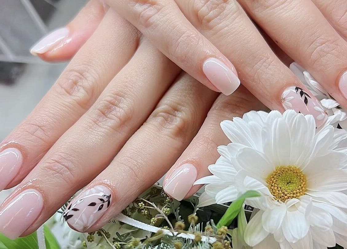Beautiful nail art with floral design at TK Nails and Beauty (Rosanna), Melbourne, Victoria, AU.