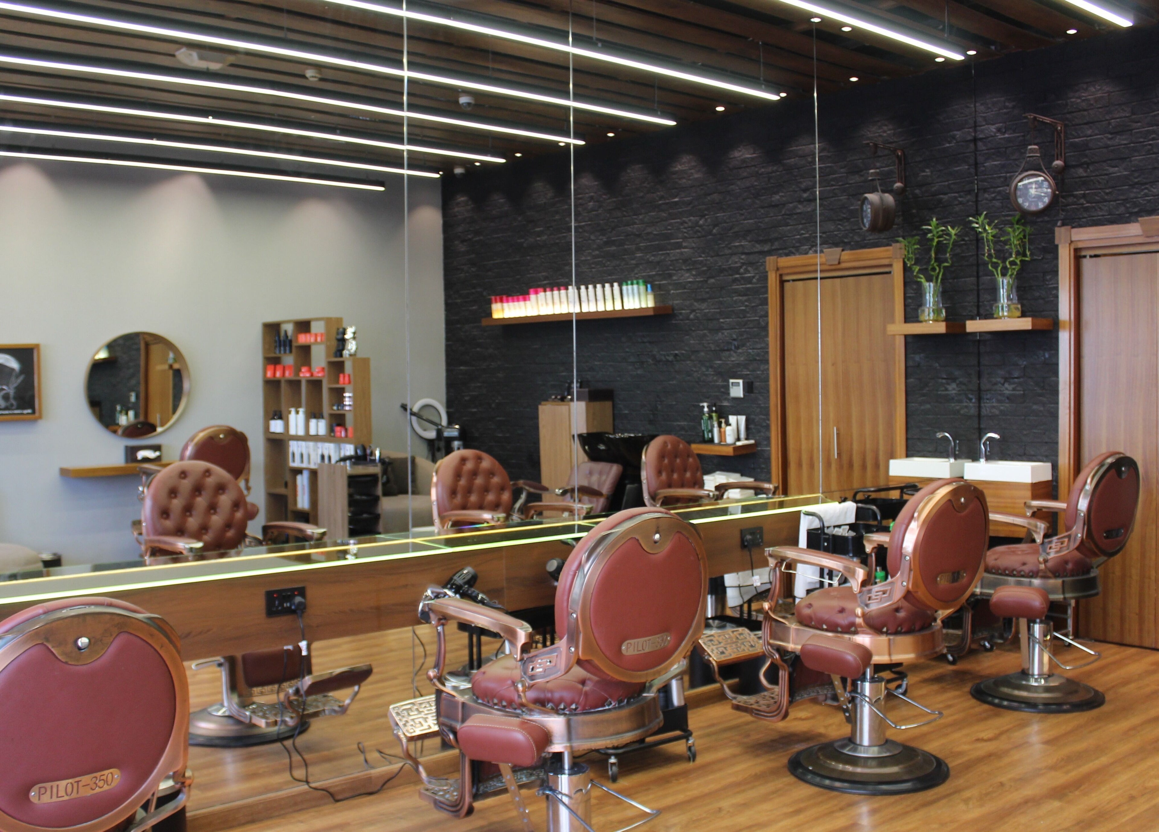 Interior view of Silvio Gents Salon in دبي, دبي, AE, featuring vintage barber chairs and modern decor.
