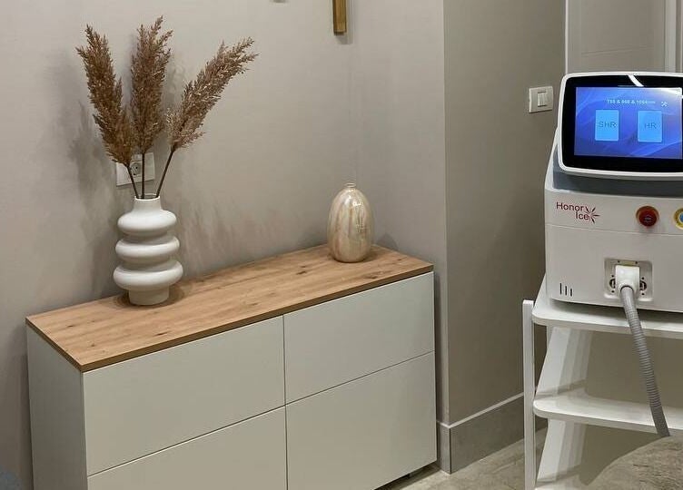 Echipament Honor Ice la Laserty Timișoara, Timișoara, Județul Timiș, RO dotat pentru tratamente de wellness.