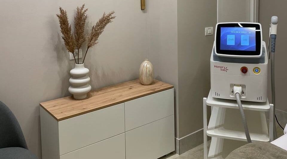 Echipament Honor Ice la Laserty Timișoara, Timișoara, Județul Timiș, RO dotat pentru tratamente de wellness.