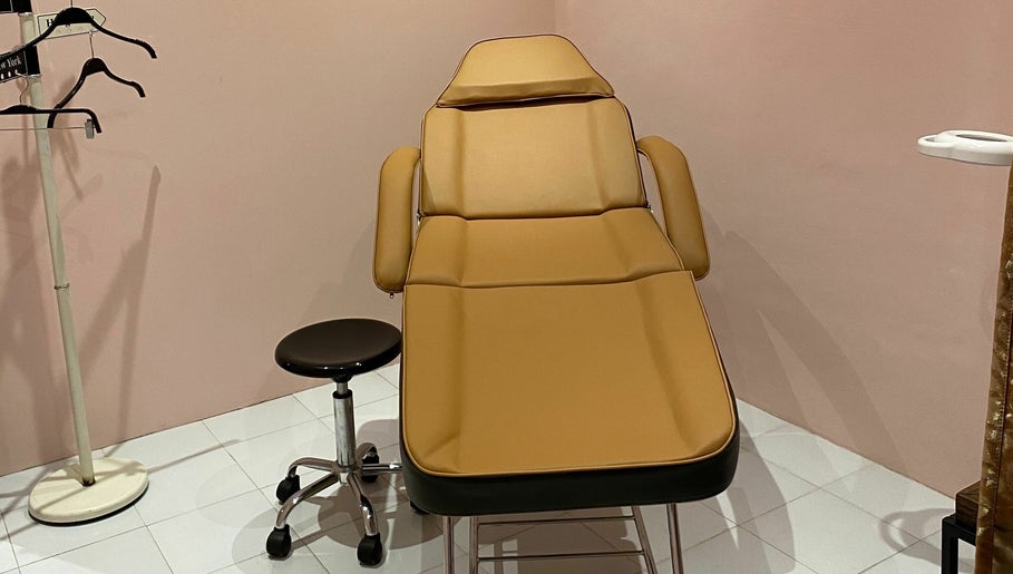 Drama Nail and Wax image 1