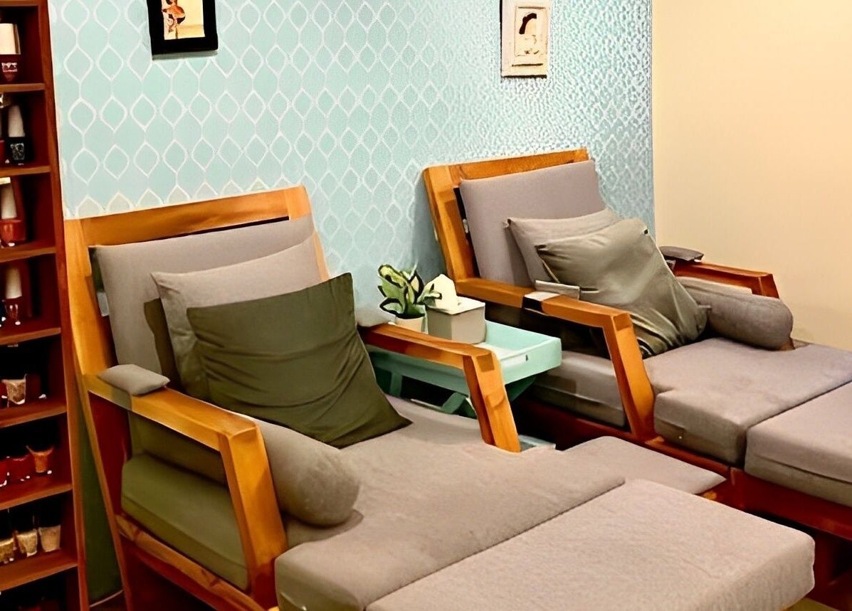 Relaxing spa chairs at FRESH! Beauty Lounge Uluwatu, Bali, Bali, ID, offering a serene pampering experience.