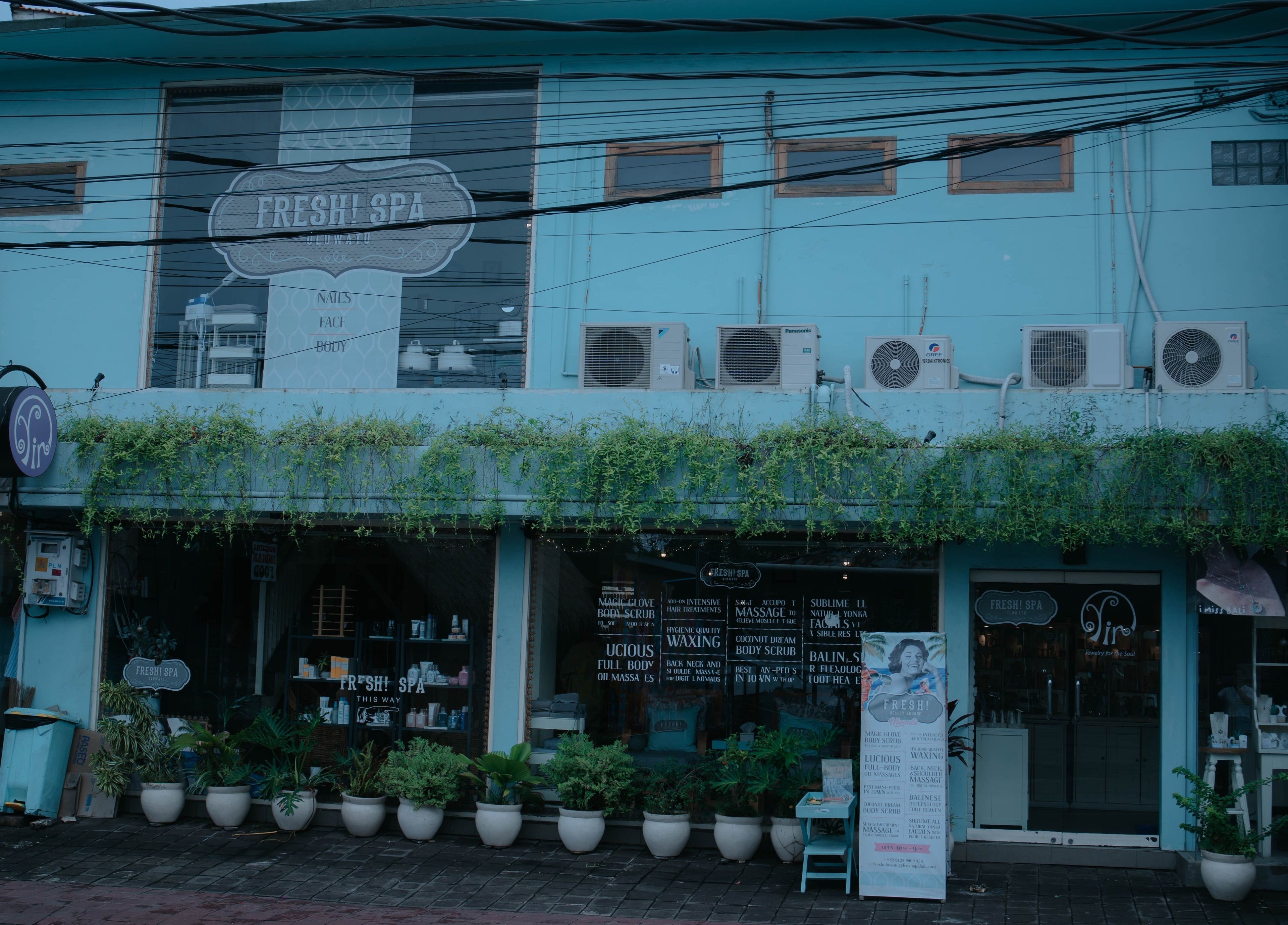 Exterior of FRESH! Beauty Lounge Uluwatu in Bali, Bali, ID, featuring lush greenery and inviting signage.