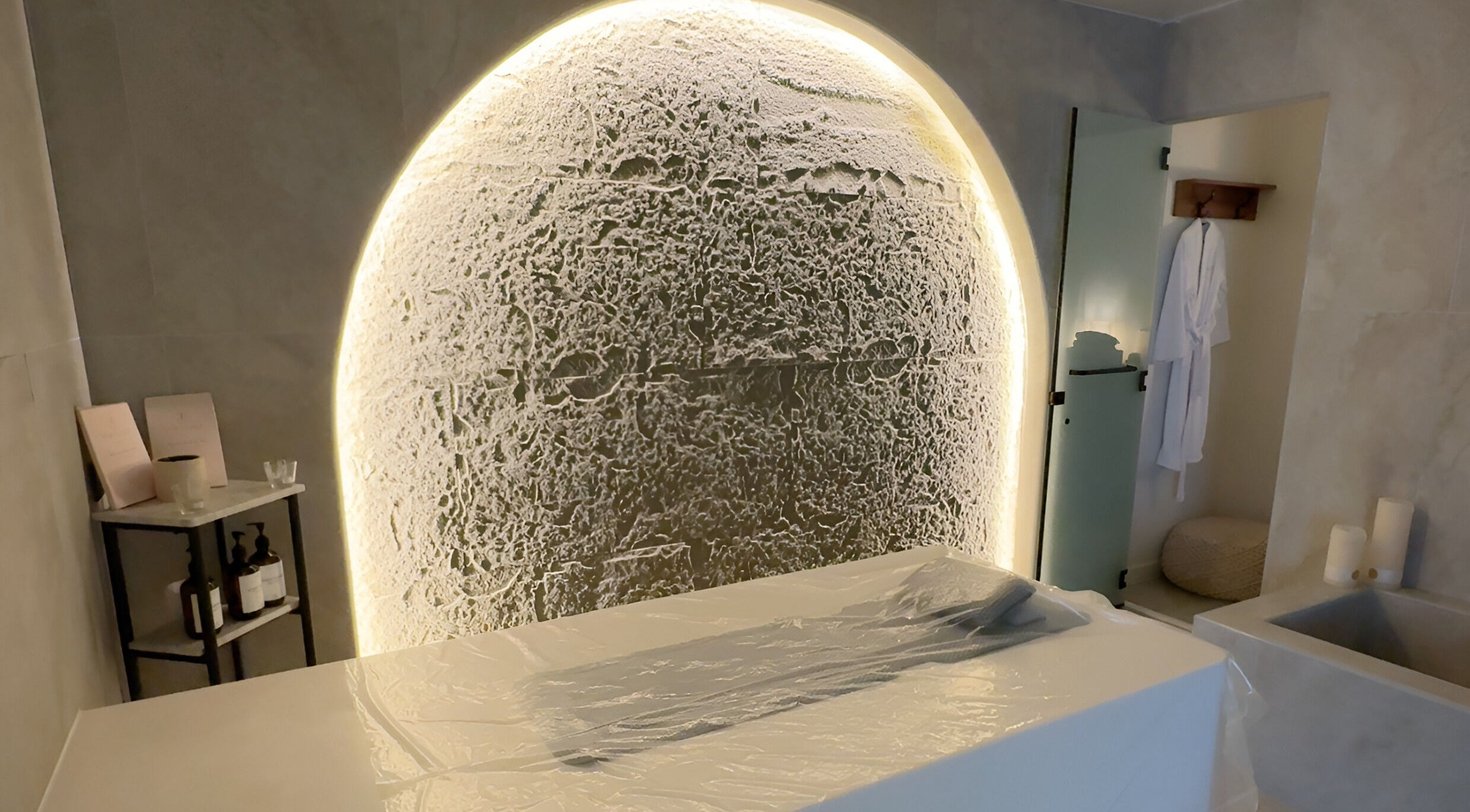 تصميم داخلي فاخر في Top Coat elite Ladies Salon بالخبر, المنطقة الشرقية, SA يقدم تجربة سبا مريحة.