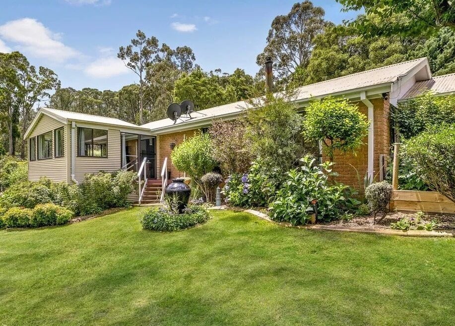 Tranquil view of Skin Solace's lush garden and entrance in Blackwood, Victoria, AU.