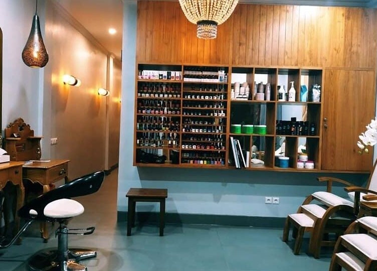 Elegant salon interior at Peni Weni, Bali, Bali, ID showcasing stylish decor and seating arrangements.