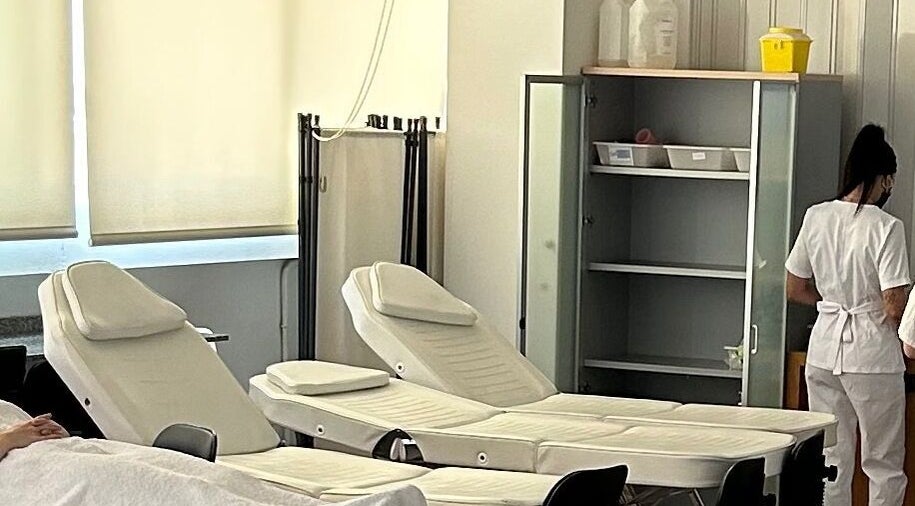 Sala de tratamiento en Ies La Encantá (GRADO SUPERIOR ESTÉTICA), Rojales, Comunidad Valenciana, ES.