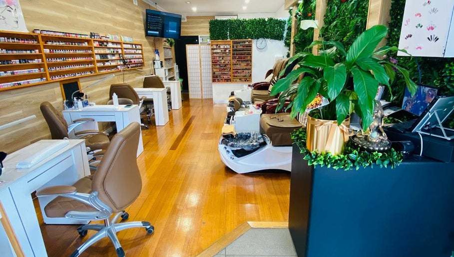 JG's Nail Spa & Beauty image 1