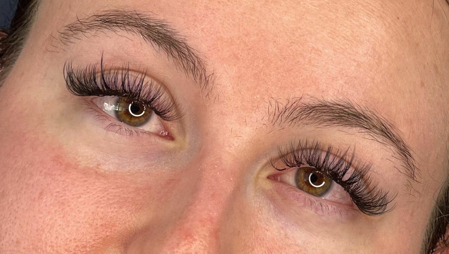 Lashes by Mynxy Beauty Bar image 1