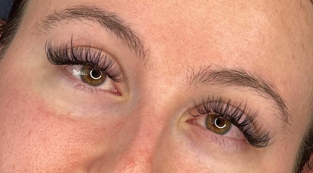 Lashes by Mynxy Beauty Bar