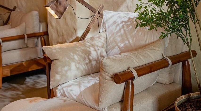 Relaxing lounge area at Verve Spa Alrabi, Riyadh with plush seating and soft lighting.