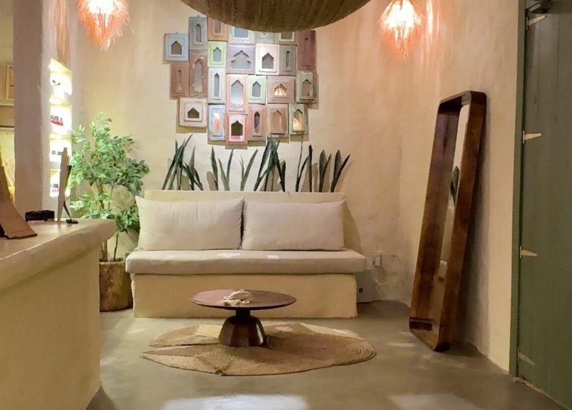 Cozy lounge at Verve Spa Alrabi in Riyadh, Riyadh Province, SA with rustic decor and inviting seating.