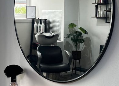 Elegant salon chair and mirror at Piera's Hair Studio, Peterborough, England, GB.