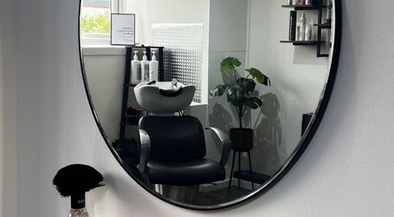 Elegant salon chair and mirror at Piera's Hair Studio, Peterborough, England, GB.