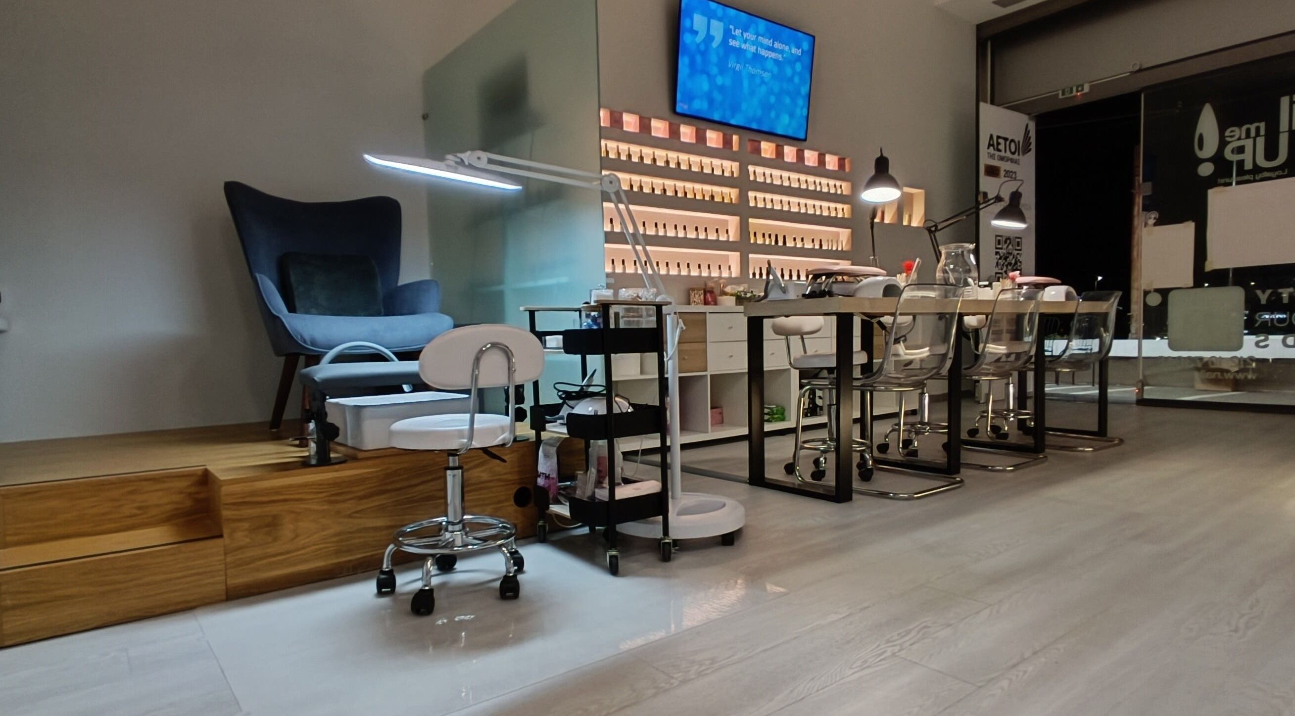 Σαλόνι μανικιούρ Nail me Up - Θρακομακεδόνες, ΑΧΑΡΝΕΣ, Θρακομακεδόνες, GR με μοντέρνα αισθητική και άνετες θέσεις.