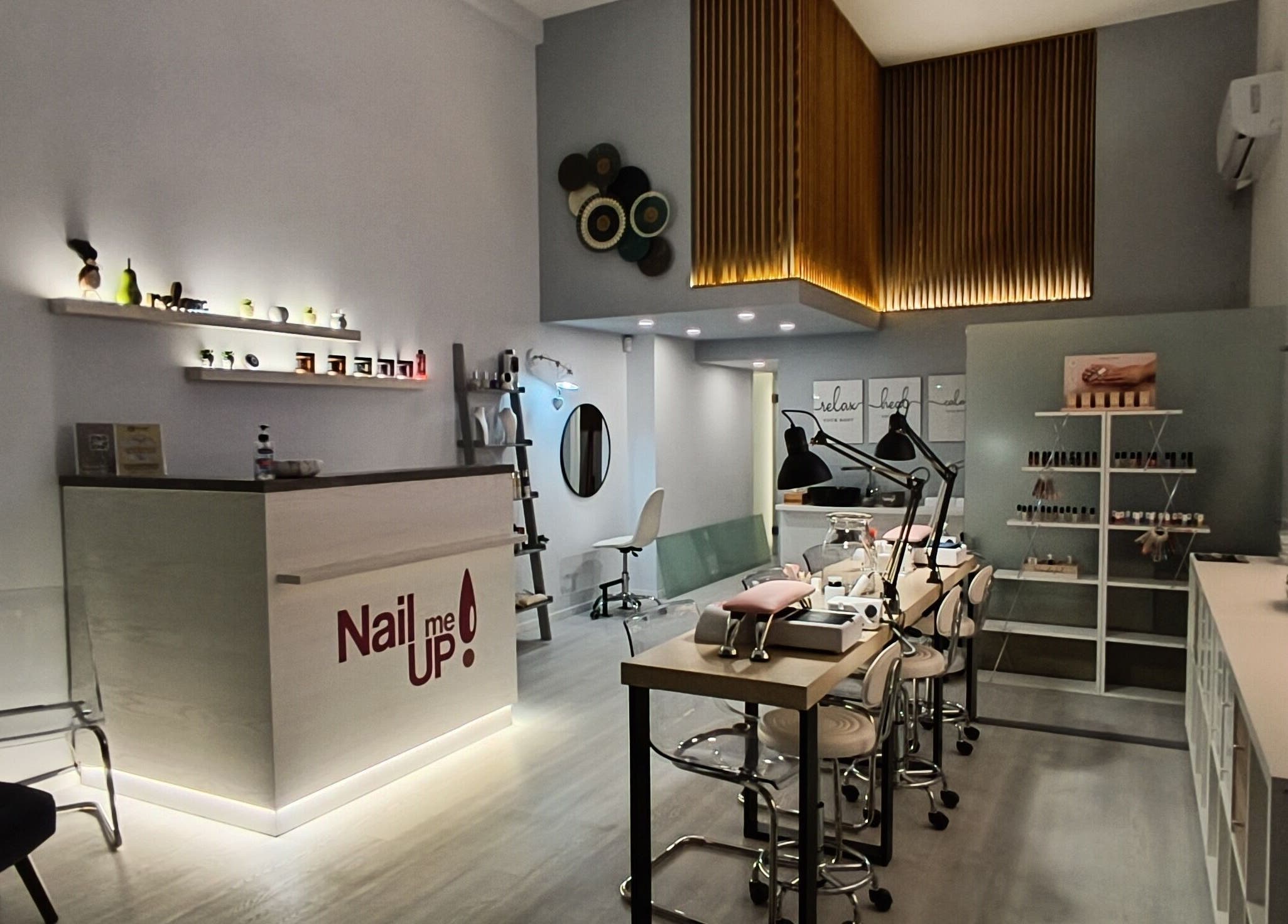 Εσωτερικός χώρος Nail me Up - Θρακομακεδόνες στη διεύθυνση ΑΧΑΡΝΕΣ, Θρακομακεδόνες, GR με μοντέρνα αισθητική.
