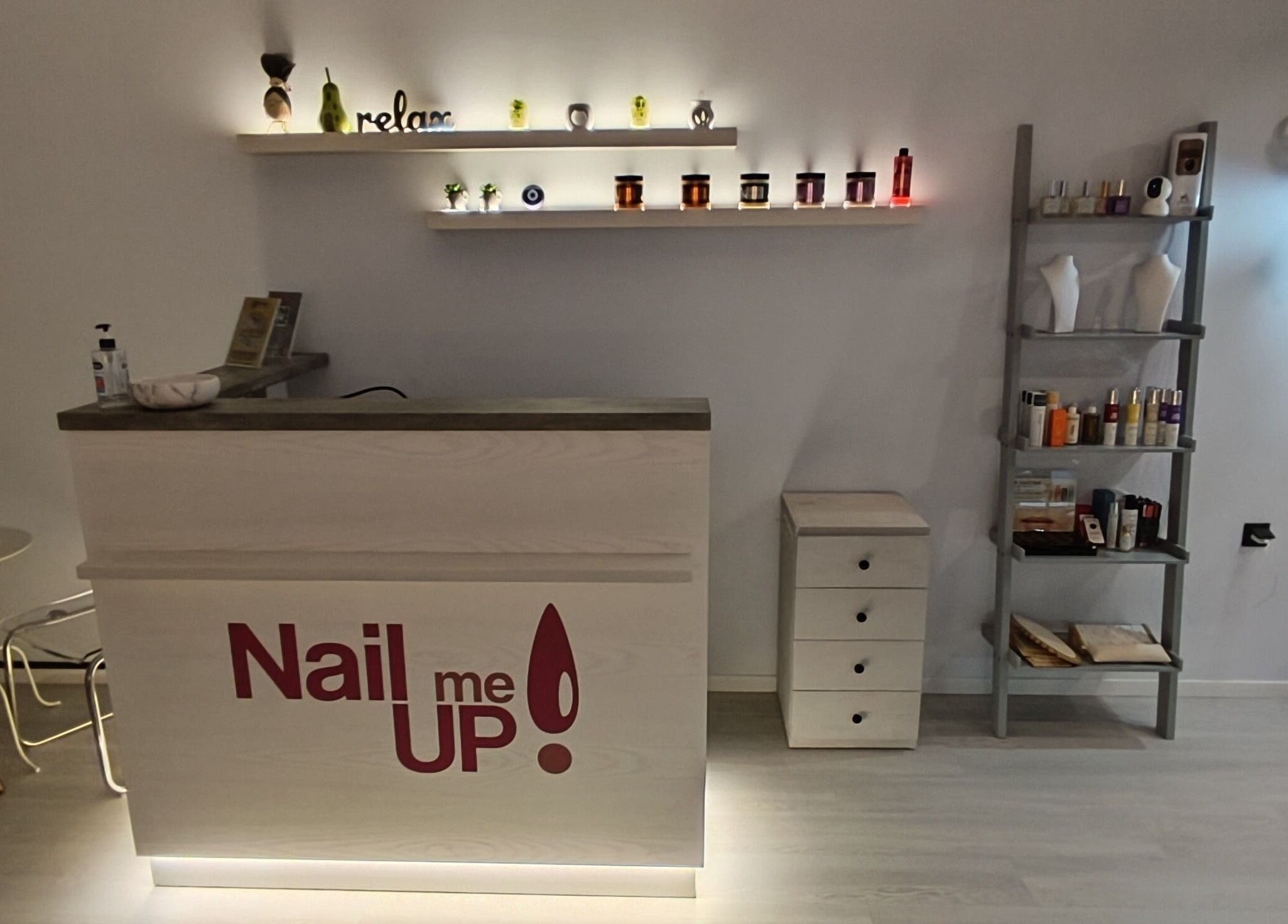 Nail me Up - Θρακομακεδόνες: Φιλόξενος χώρος υποδοχής στο ΑΧΑΡΝΕΣ, Θρακομακεδόνες, GR με μοντέρνο σχεδιασμό.