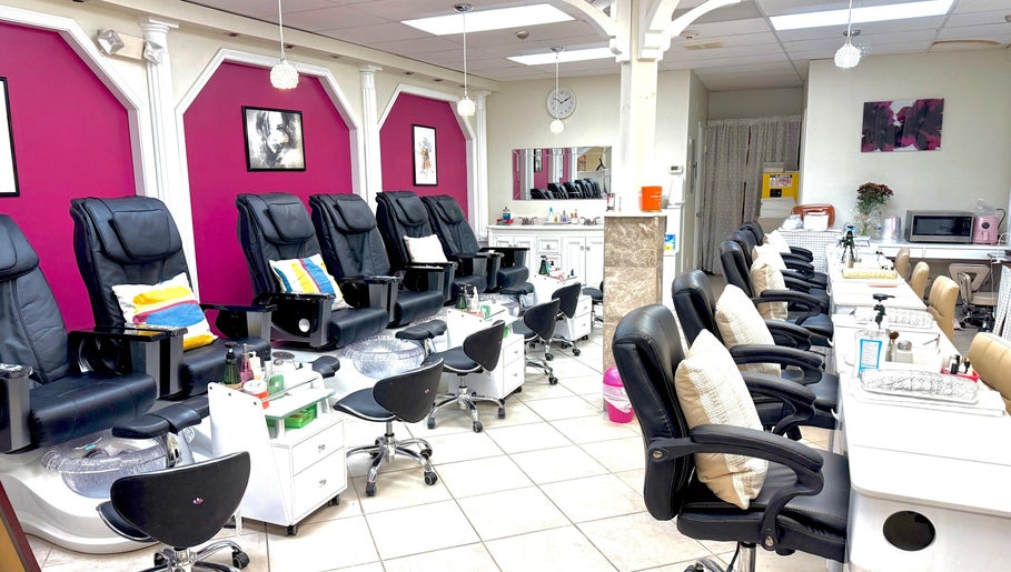 Pretty Woman Nail and Spa, bild 1