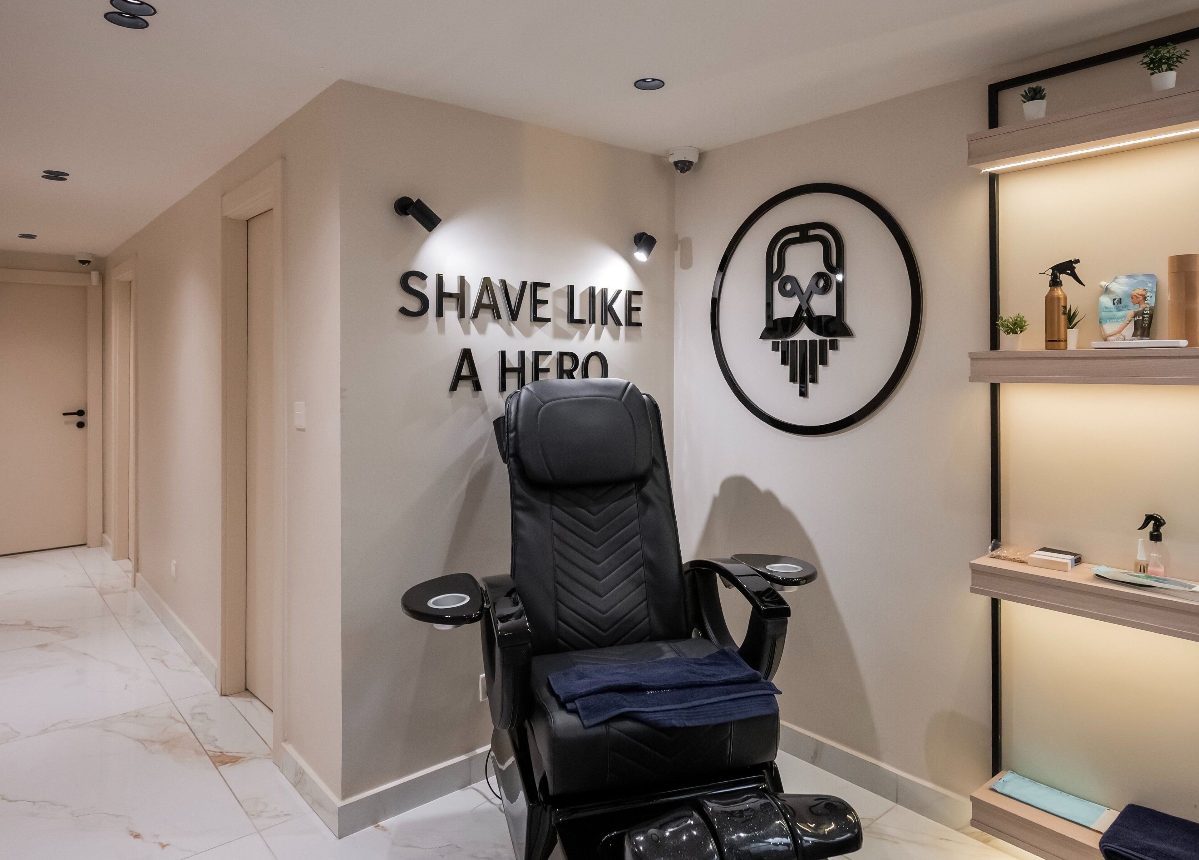Modern shaving chair at VIRO Barbershop Dabouq, Amman showcases sleek decor and inviting atmosphere.
