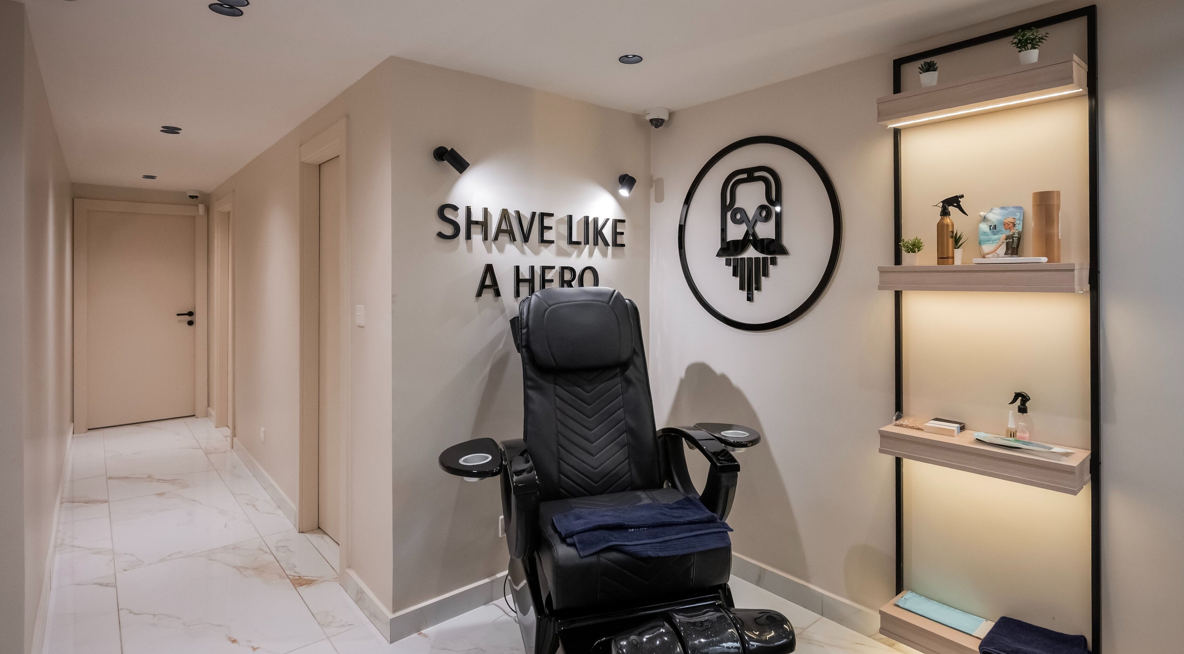 Modern shaving chair at VIRO Barbershop Dabouq, Amman showcases sleek decor and inviting atmosphere.