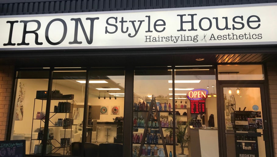 Iron Style House Hairstyling and Aesthetics kép 1