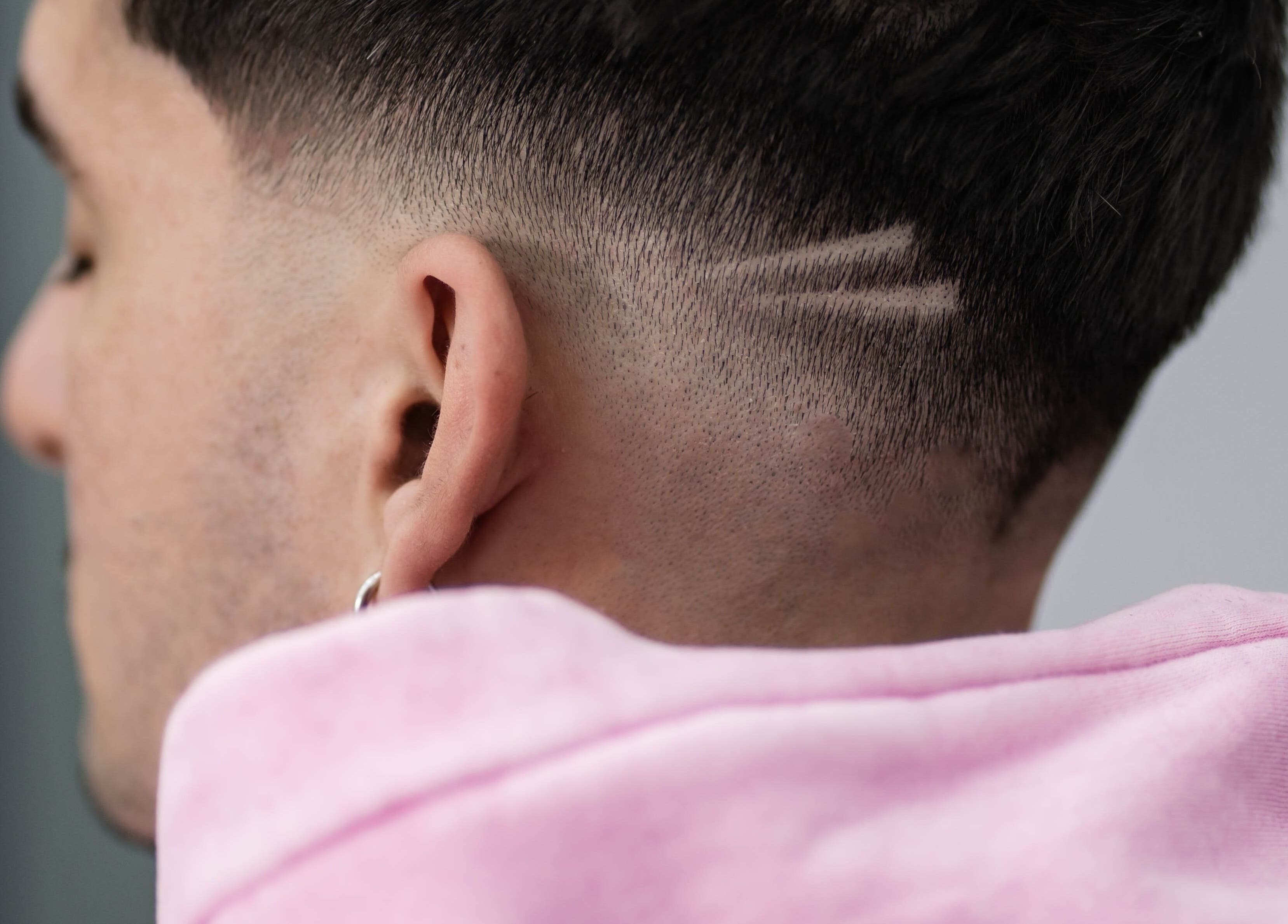 Tunsor cu design la Urban Men Salon, Pitești, Județul Argeș, RO.