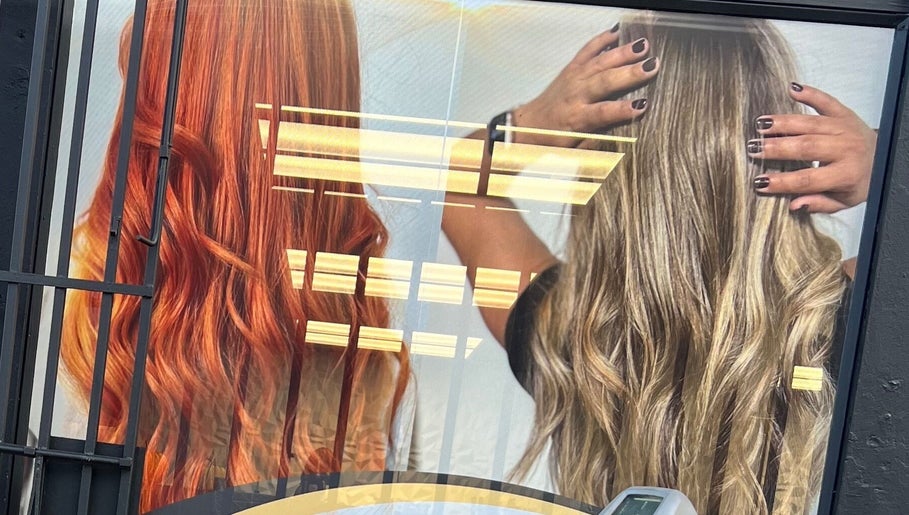 MN Hair by Marie Navarro – obraz 1