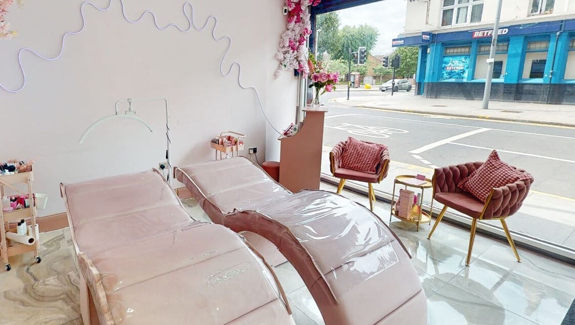 Luxurious treatment beds in Arooj London, offering tranquility in London, England, GB.