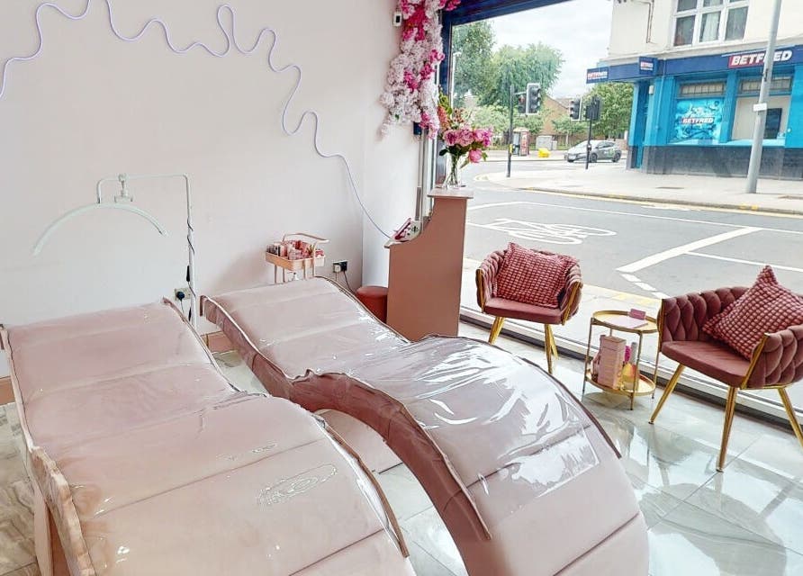 Luxurious treatment beds in Arooj London, offering tranquility in London, England, GB.