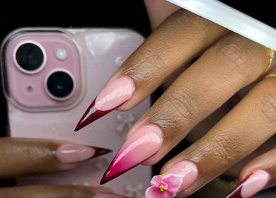 Ongles stylés avec fleurs à Nails by Leiiy, Schoelcher, Schoelcher, MQ.