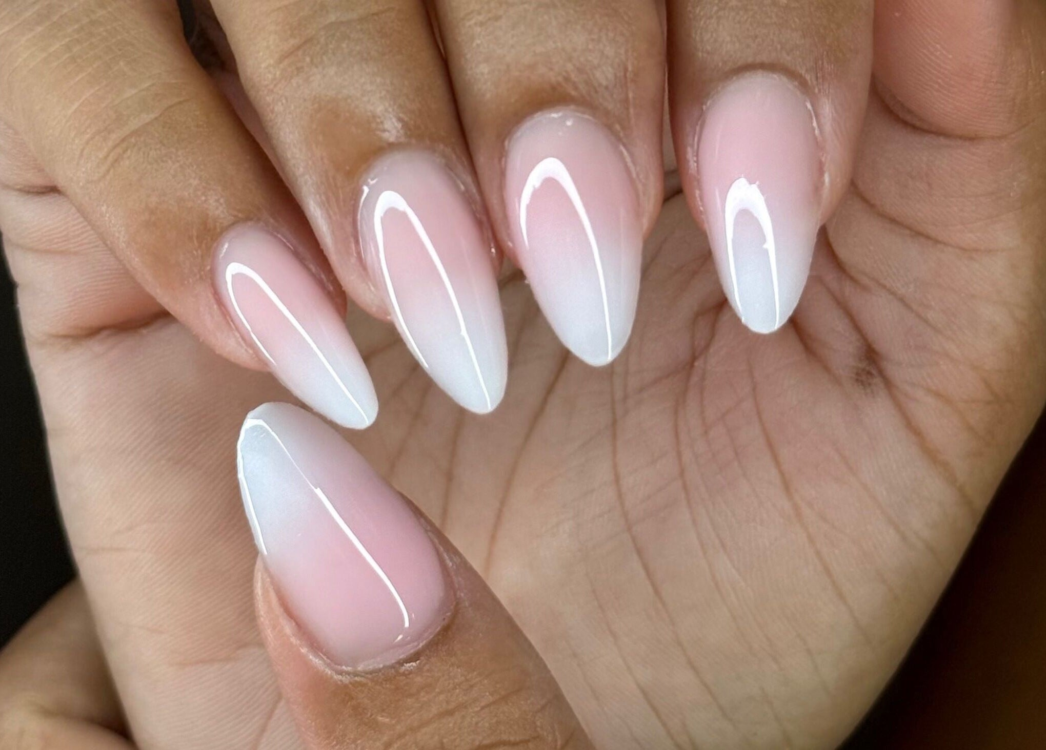 Manucure dégradée élégante chez Nails by Leiiy, Schoelcher, Schoelcher, MQ.