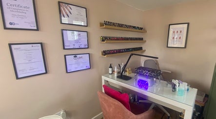 Iris Nail & Brow Studio image 3