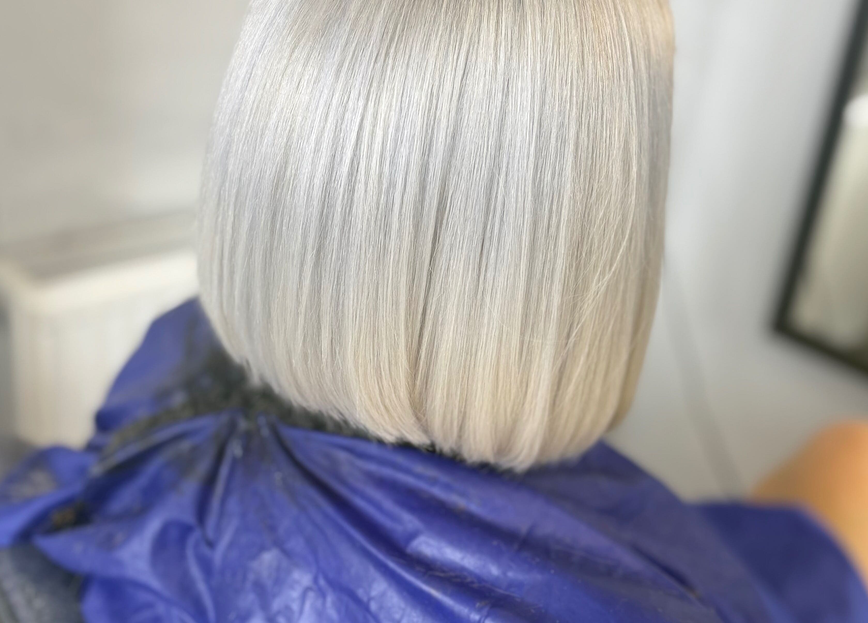 Elegant silver bob hairstyle at Adeva Hairdressing Whaley Bridge, located in Whaley Bridge, England, GB.