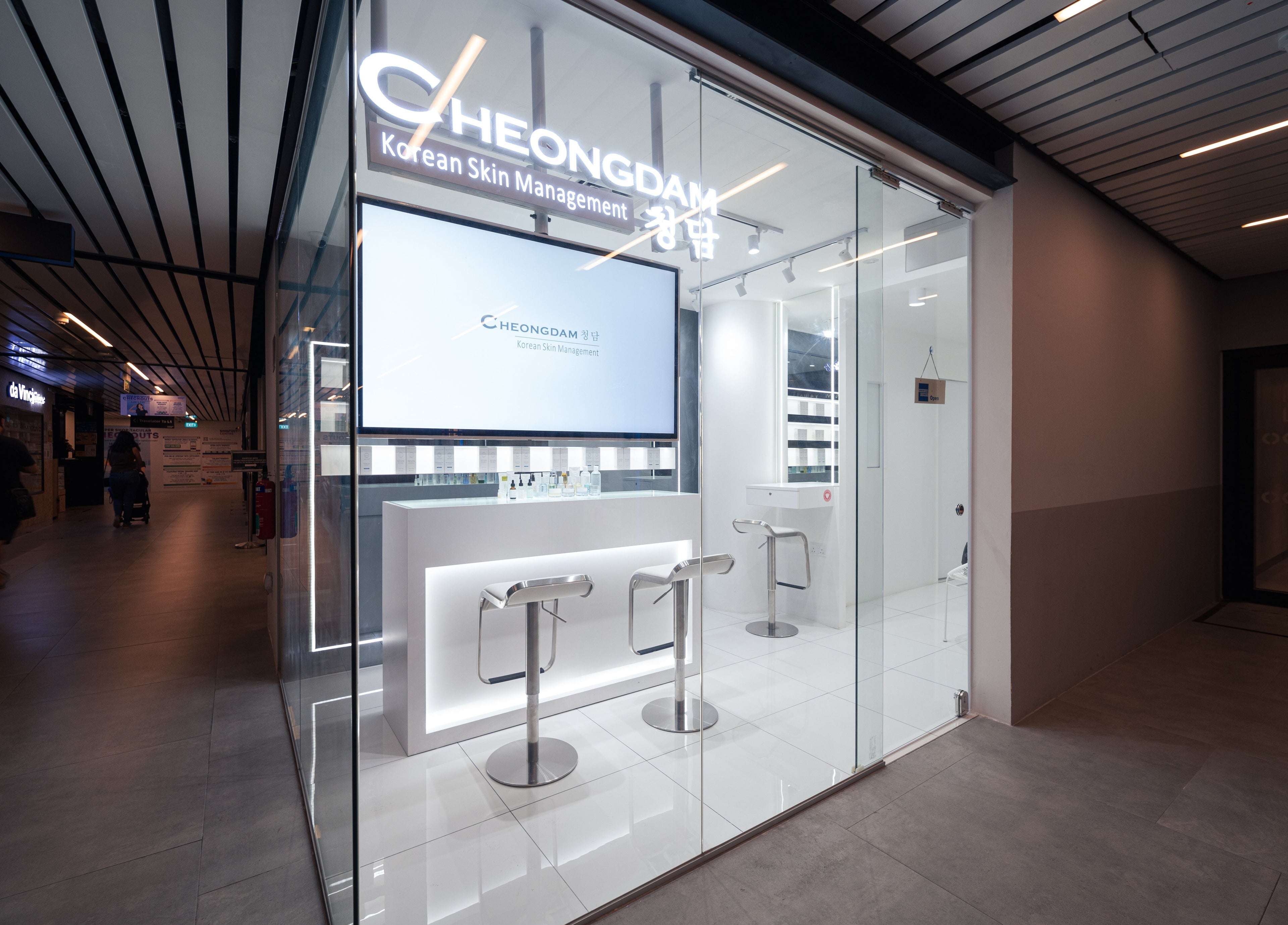 Elegant entrance of Cheongdam - SingPost Centre located in Singapore, Singapore, SG. Modern design invites guests.