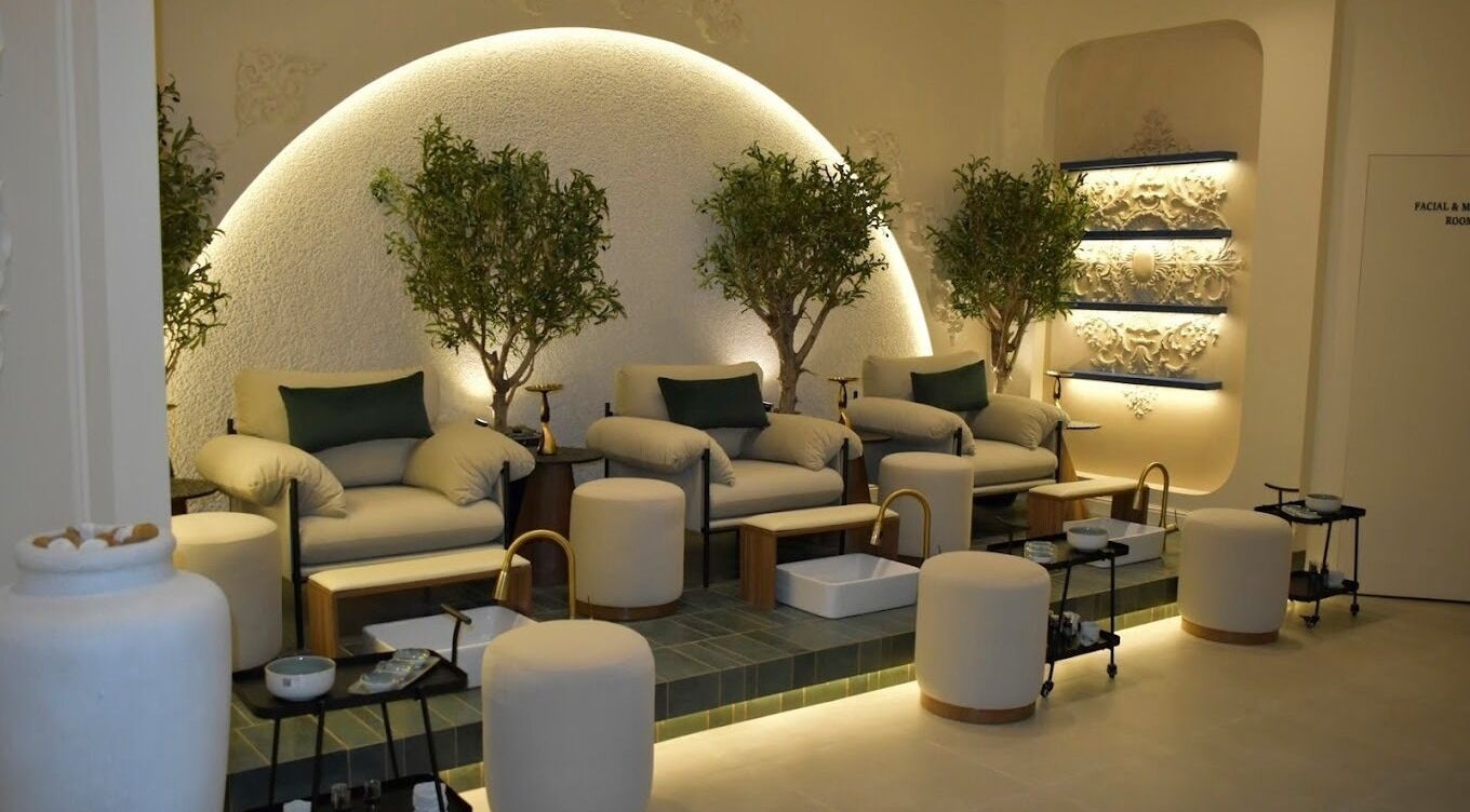Luxurious seating at Fusion Salon & Spa, Riyadh with elegant decor and lush greenery.
