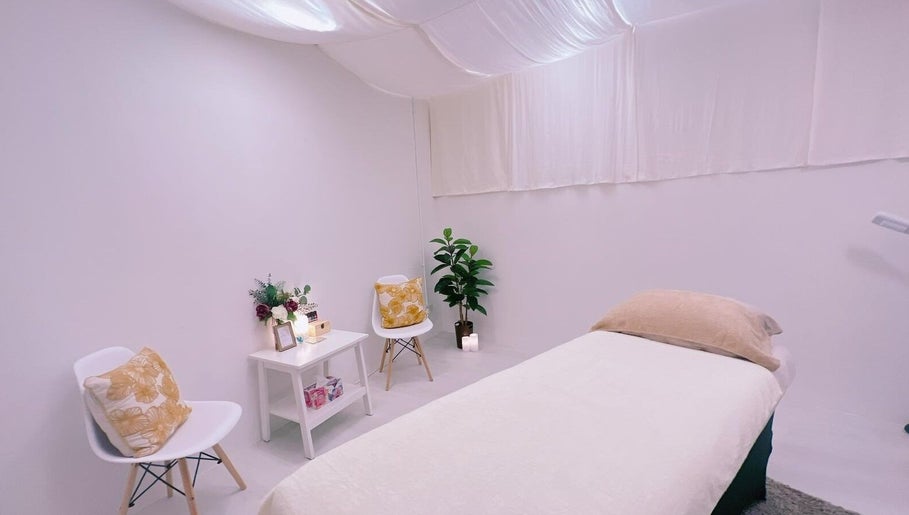 Relaxing therapy room at Nadesico Beauty & Healing, Singapore, Singapore, SG, featuring a cozy massage table.