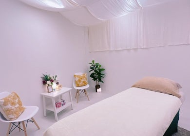Relaxing therapy room at Nadesico Beauty & Healing, Singapore, Singapore, SG, featuring a cozy massage table.