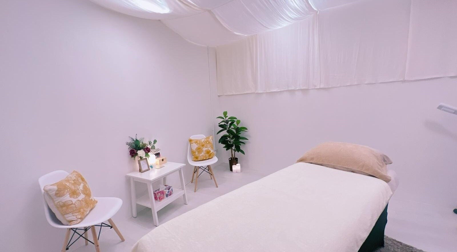 Relaxing therapy room at Nadesico Beauty & Healing, Singapore, Singapore, SG, featuring a cozy massage table.