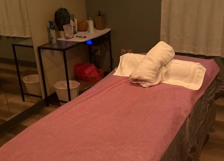 Relaxing massage table at Tropical Touch Columbus LLC in Columbus, Ohio, US, offering a tranquil spa experience.