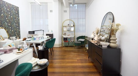 Nail Société