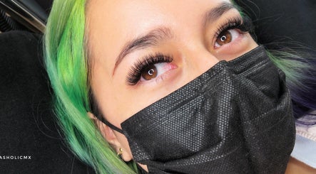 Imagen 3 de Lash Holic - Brows + Lashes