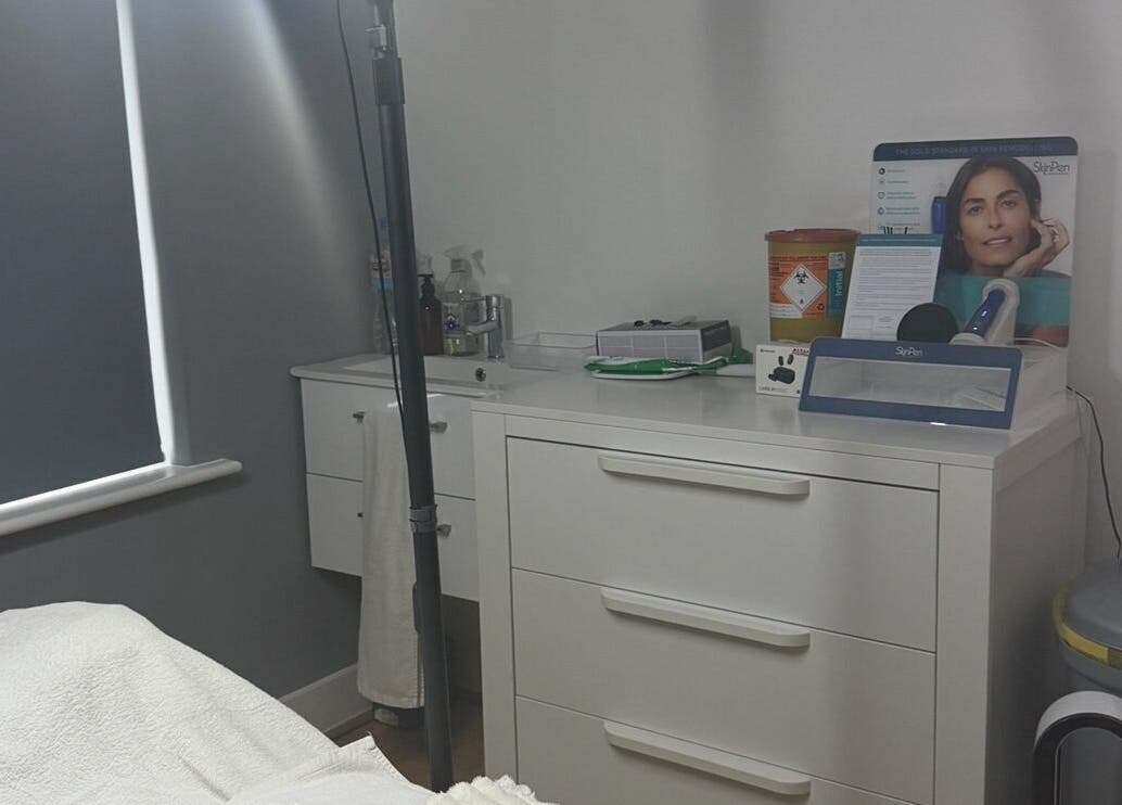 Calm treatment room at NUYU Body Aesthetics, Beckenham, England, GB featuring modern equipment and a restful ambiance.