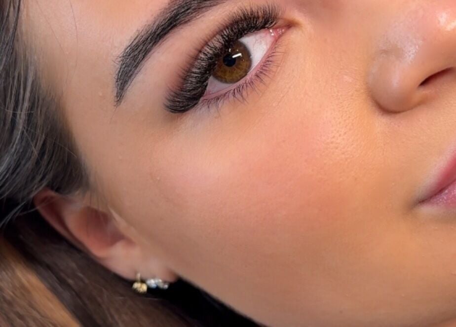 Close-up of enhanced eyelashes at Lola Lashes, Southend-on-Sea, England, GB.