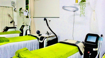 Minh Lashes - Laser Treatment, Eyelashes, Supply