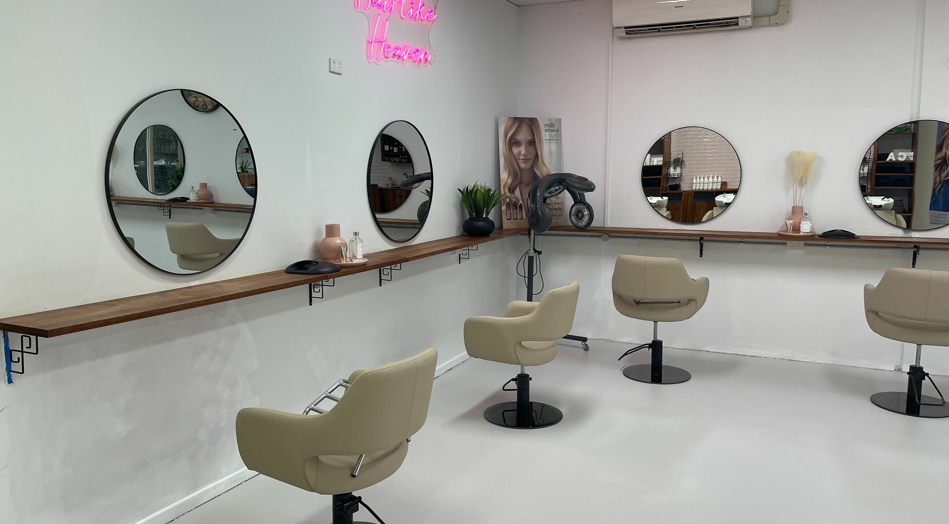 Studio CA salon chairs and mirrors in Toowoomba City, Queensland, AU offer a modern beauty experience.
