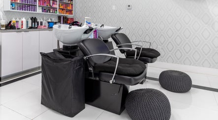 Modern wash stations at Beauty Locks Hair Extensions in North Miami Beach, Florida, US, offering top-notch service.