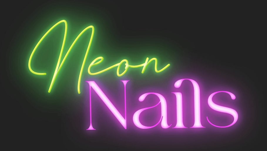 Neon Nails Cardiff billede 1