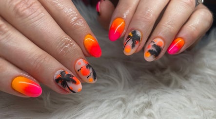 Neon Nails Cardiff – kuva 3