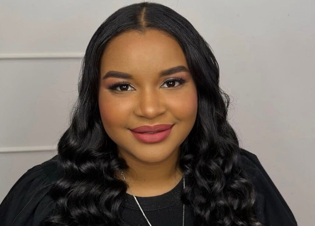 Cliente con maquillaje profesional en The Beauty Room by Michelle Matos, San Cristóbal, San Cristóbal, DO.